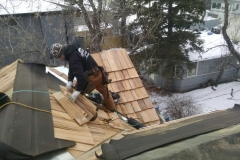 Cedar shingles roof installation
